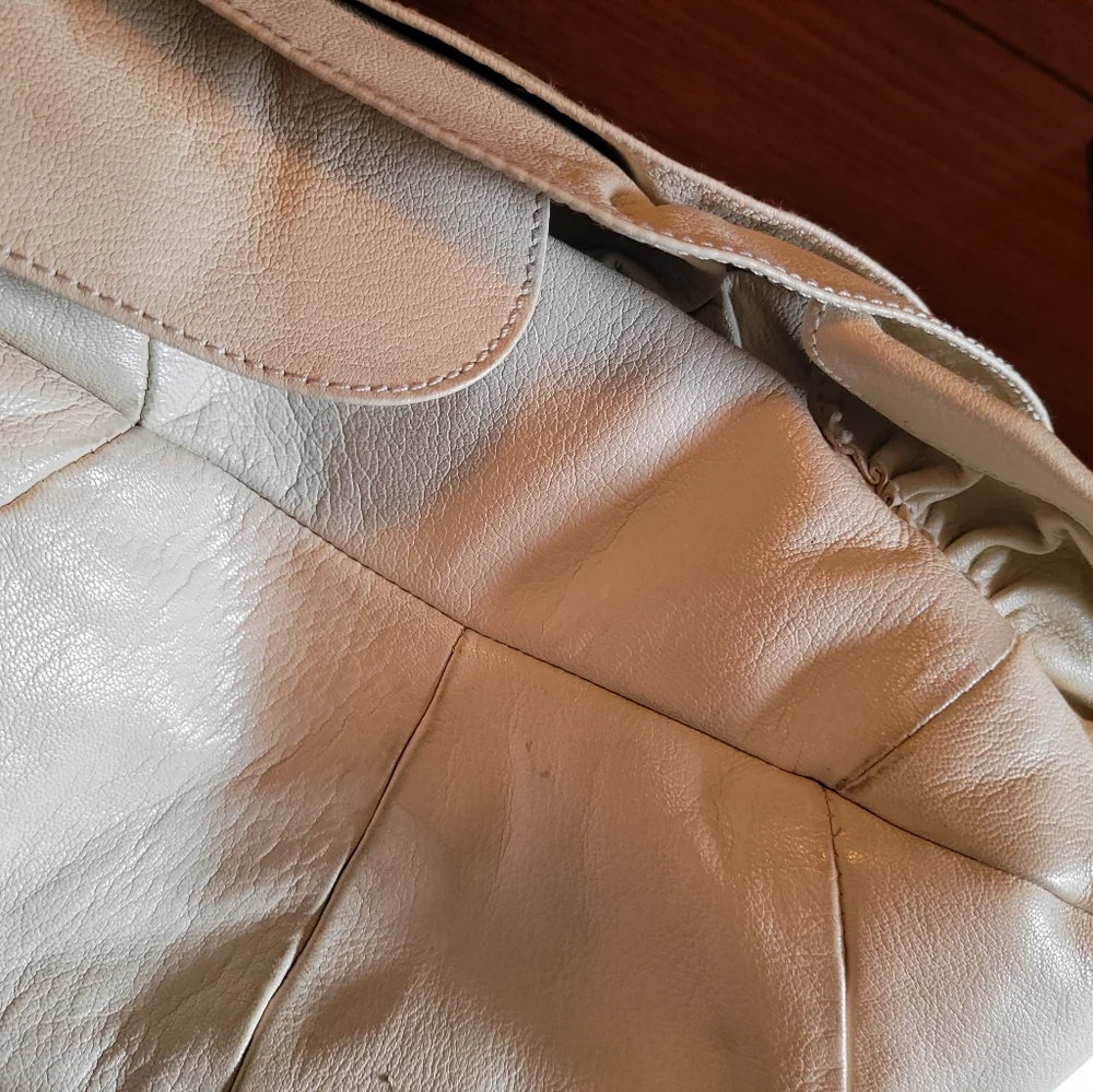 Saint Laurent Leather Shoulder Bag - Picture 7 of 8